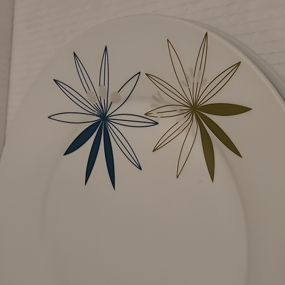 Pair of Pier 1 Kui Hua Plates - Picture 15 of 16